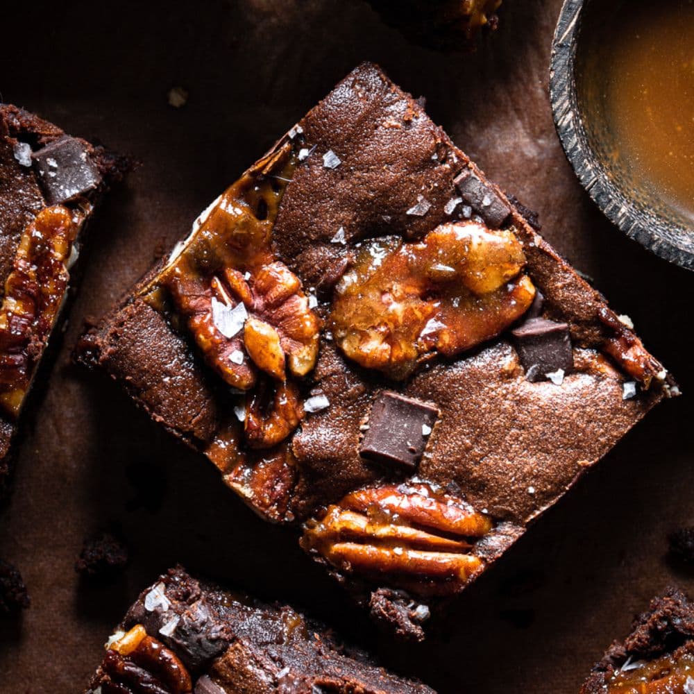 Brownie al miso e caramello